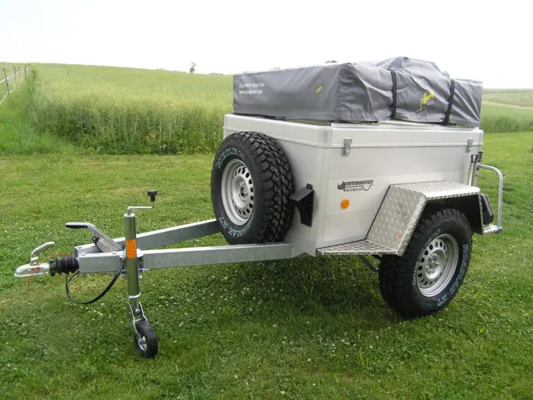 offroadanhänger iceland in silber mit dachzelt