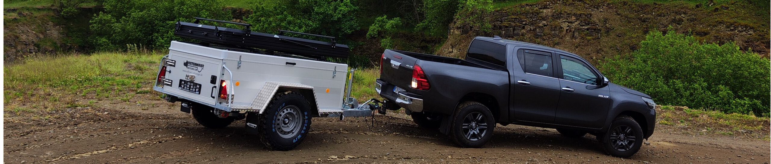 offroadanhänger zeltanhänger iceland weiß mit fahrzeug 1