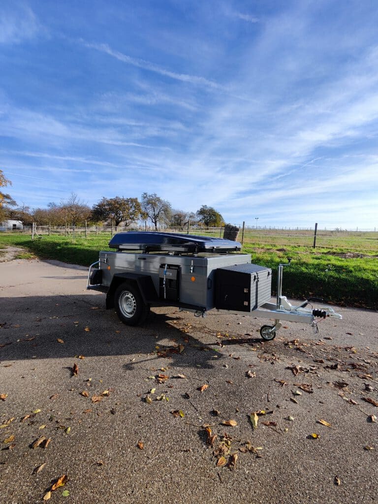 offroadanhänger zeltanhänger iceland mit dachzelt und frontbox