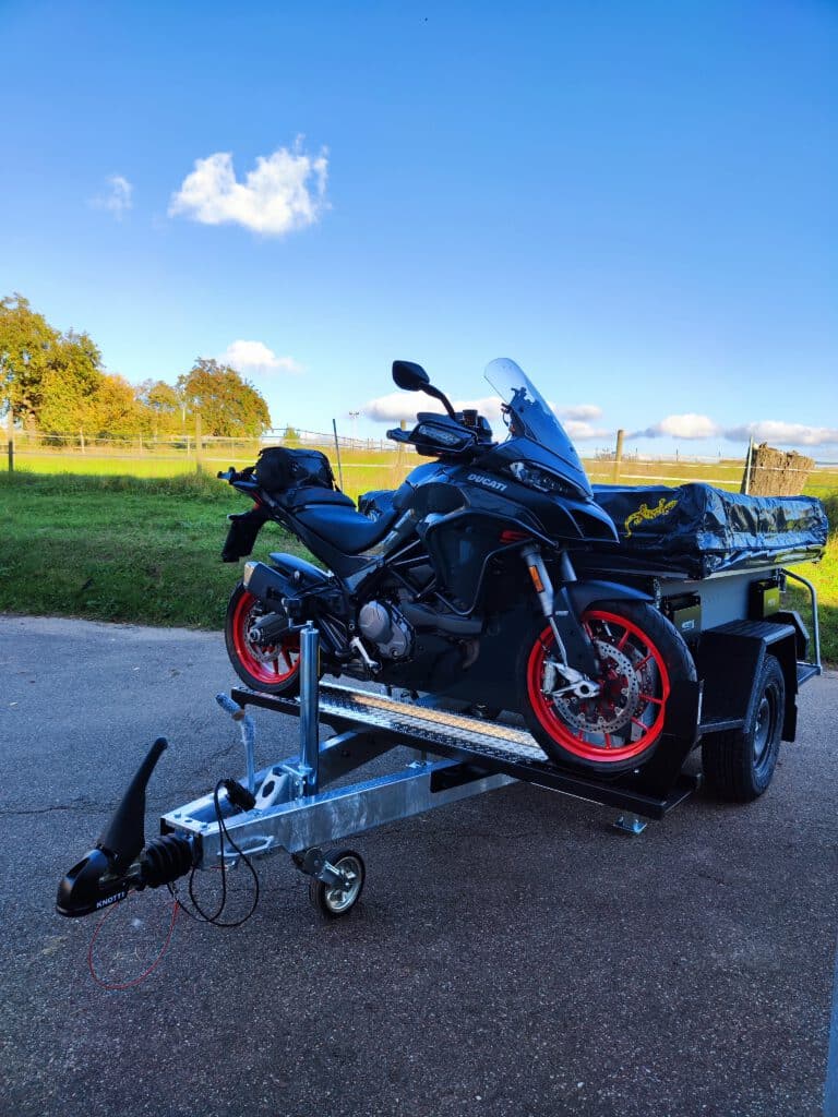 offroadanhänger zeltanhänger iceland mit motorrad