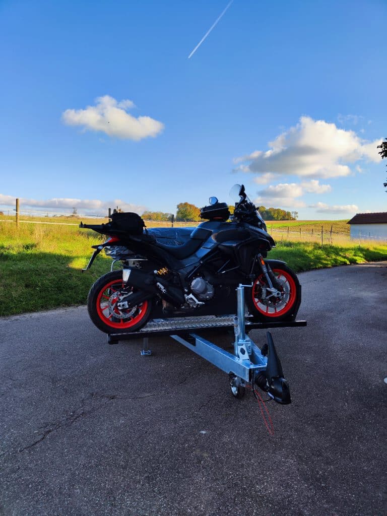 offroadanhänger zeltanhänger iceland mit motorrad