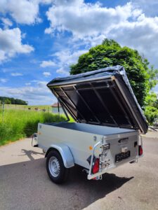 zeltanhänger strada als onroadanhänger mit anhängerzelt tanami in silber